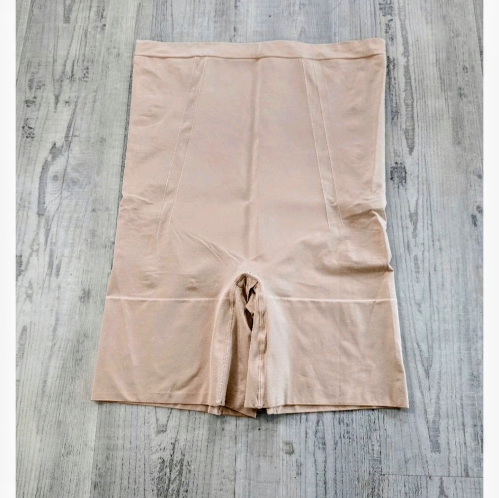 SPANX NWOT Women's Encore Nude Shaper Shorts